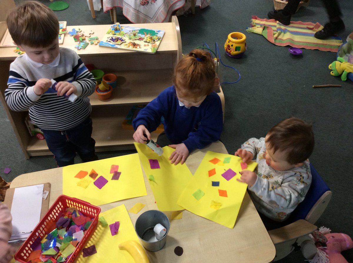TH_Nursery1's tweet photo. Busy sticking this morning with our friends! 👀#THLearnEY #THCrew https://t.co/ukKWDlRLB3