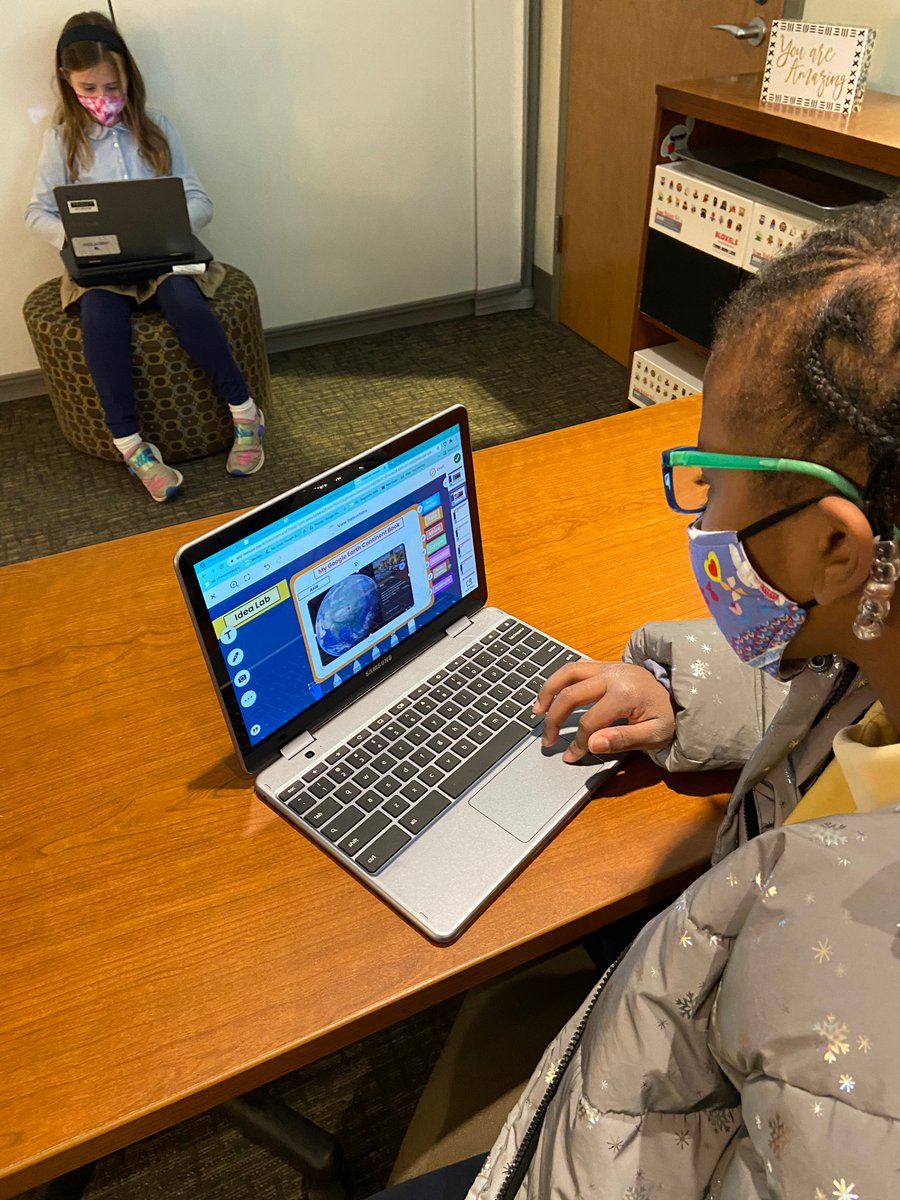 K_Boykins's tweet photo. @marley_sapp 3rd Grade Ss having fun exploring and learning about continents with @googleearth and uploading pictures in @Seesaw #trinitylearns https://t.co/L4FKapeXFR