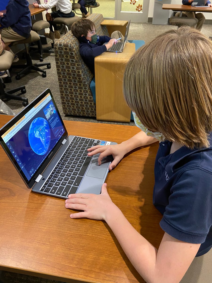 K_Boykins's tweet photo. @marley_sapp 3rd Grade Ss having fun exploring and learning about continents with @googleearth and uploading pictures in @Seesaw #trinitylearns https://t.co/L4FKapeXFR
