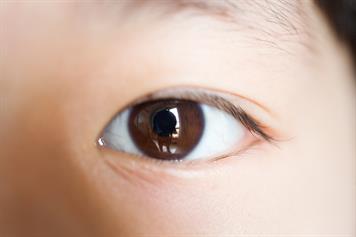 AboutKidsHealth's tweet image. When applying eye ointment, cleanliness is key. Wash your hands before and after putting in eye ointment and do not let the tip of the ointment tube touch anything. More tips for applying eye ointment: ow.ly/RW1M50HBMMT #EyeOintment #Eyes