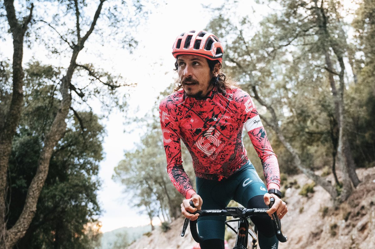 We debut our new team kits for the 2022 season today, designed in collaboration with Rapha. We used familiar roads around Girona to showcase our new looks, both in the old city and on the climbs surrounding it.