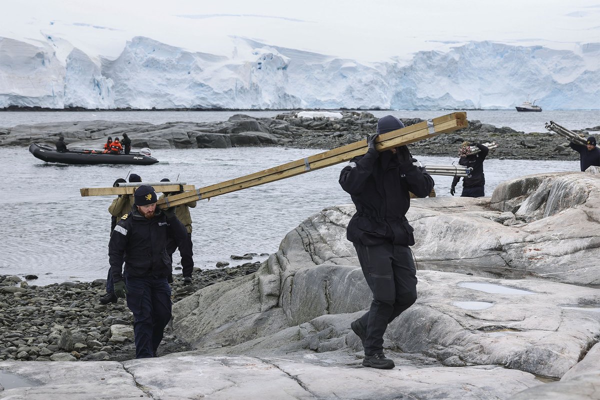 hmsprotector's tweet photo. Everyone loves a stores party... we've been keeping busy restocking @AntarcticHT at Port Lockroy, taking care not to disturb the nesting Gentoo penguins.

#lotsofboxes #pusserschain https://t.co/7iElyyrkk3