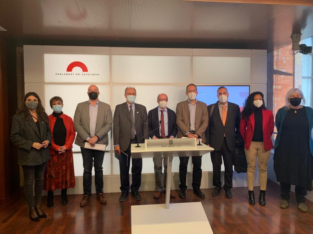 santegidio_ES's tweet photo. Hoy presentamos en el @parlamentcat una propuestaDeLey para hacer frente al fenómeno de los sintecho de manera urgente @CentreAssis @CaritasCataluny @santegidio_ES @SJD_SS_Bcn @ArrelsFundacio. Un avance que será compromiso político para los derechos de muchos #lleisensellarisme https://t.co/9X8mL9fjMW