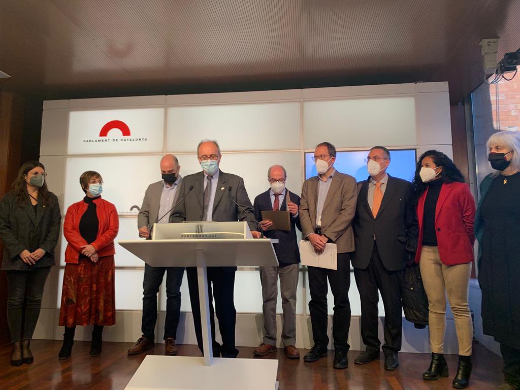 santegidio_ES's tweet photo. Hoy presentamos en el @parlamentcat una propuestaDeLey para hacer frente al fenómeno de los sintecho de manera urgente @CentreAssis @CaritasCataluny @santegidio_ES @SJD_SS_Bcn @ArrelsFundacio. Un avance que será compromiso político para los derechos de muchos #lleisensellarisme https://t.co/9X8mL9fjMW
