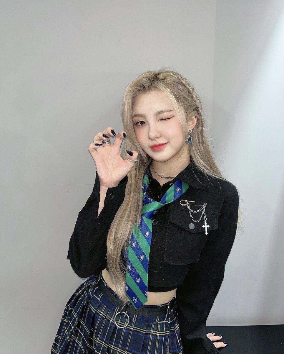 dayeonselca's tweet photo. https://t.co/msyFlbfuUH
