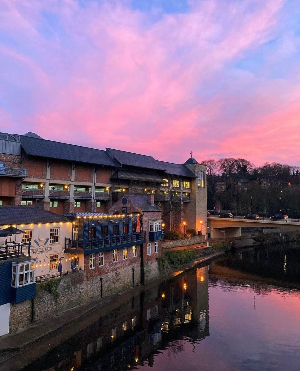 CastleInsurance's tweet image. How incredible have the skies been this year? 🌅
Stunning sunsets every evening! 😍
📷: claireepenny