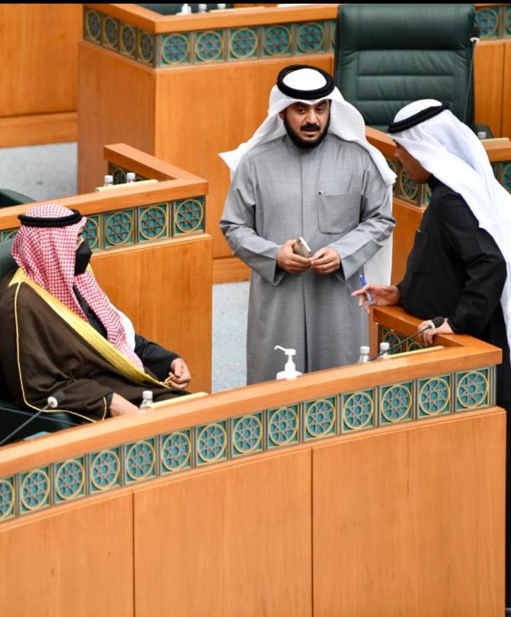 الحمدلله الذي بنعمته تتم الصالحات في جلسة #ثلاثاء_الحسم انحزنا لمصلحة الكويتيين تحقيقا لاستقرار ٢٠ ألف أسرة عبر رفع رأس مال بنك الائتمان بـ٨٠٠ مليون

 وكذلك وجه سمو رئيس الوزراء بأن تعطى المناطق غرب هدية منتزه أبوحليفة وجنوب أم الهيمان أولوية بلجنة الخدمات بمجلس الوزراء لتحريرها