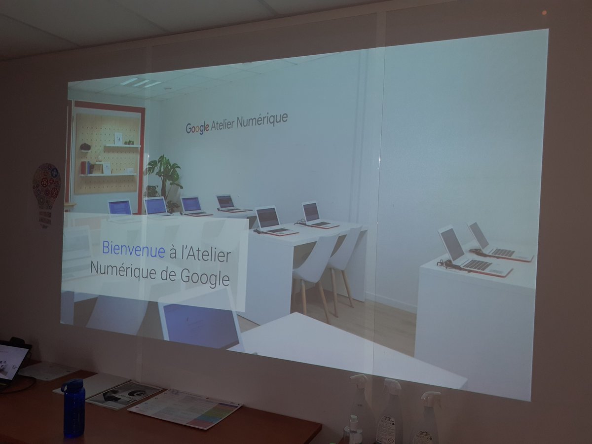 gruffy_cl's tweet photo. [🔴DIRECT] #SemaineDesMetiersDuNumerique 
Le #Van #Google aujourd'hui @polemploiseynod. Une opportunité pour découvrir ses talents et mieux connaître les réseaux sociaux
Merci Florence, Leslie, Céline, Axelle, Christine et Mohamed 
#Jesuisremarquable
#numerique @poleemploi_ara https://t.co/i1D9aG4nLj