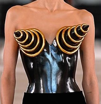 badestoutfit's tweet image. schiaparelli details