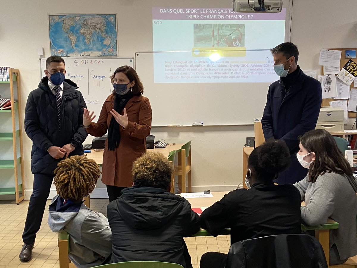 Sports_gouv's tweet photo. #SOP2022
Temps de présentation et d’échanges avec les élèves du collège sur le thème du « sport pour l’environnement et le climat » et des jeux Olympiques et Paralympiques de @Paris2024 ! https://t.co/DUuaPf4Hyc
