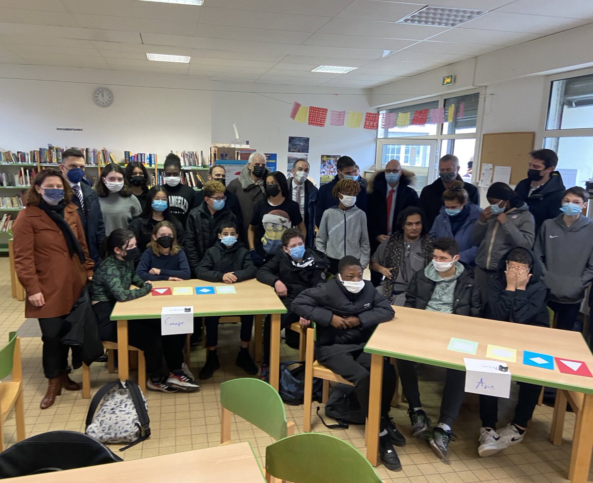 Sports_gouv's tweet photo. #SOP2022
Temps de présentation et d’échanges avec les élèves du collège sur le thème du « sport pour l’environnement et le climat » et des jeux Olympiques et Paralympiques de @Paris2024 ! https://t.co/DUuaPf4Hyc