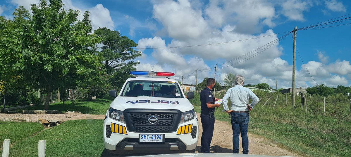 Relevamiento en 25 de agosto a casas de familias afectadas por los vientos. Trabajo en conjunto con <a href="/sinae_oficial/">Sinae</a> @midesflorida <a href="/Minterioruy/">Ministerio del Interior</a> Dirección de Obras IDF