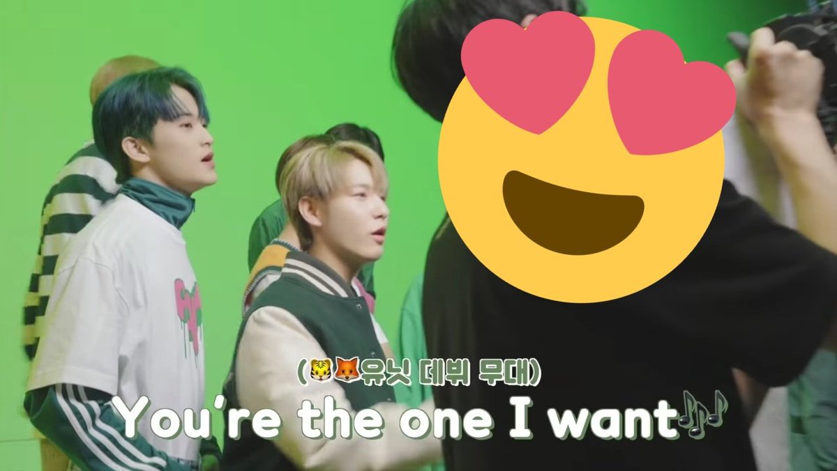 orangepeachie's tweet photo. As always "Love on Top" be markren anthem 🤣

#맠런 #MarkRen https://t.co/owGz9Ffhg6