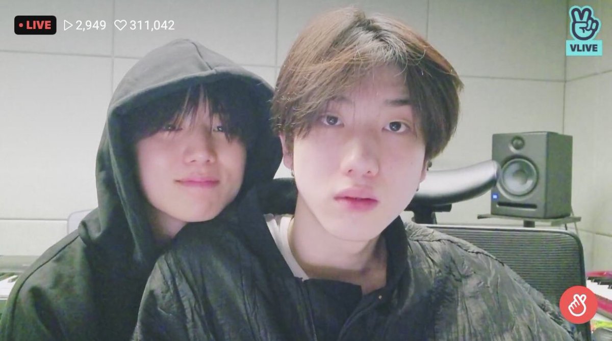cosmicgeonu's tweet photo. I love this photo so much https://t.co/NFdg3LiSKl