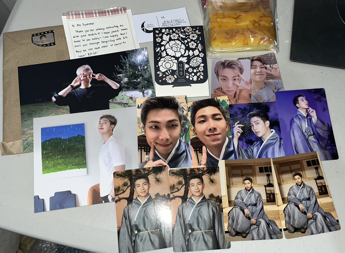 coupsnjoon's tweet photo. Walang araw na hindi ako kinilig sayo Namjoon and umuwi ka ulit today!

@_carindeRia @_sevenmoonsph thank you so much dear. Mabait na seller &amp; very accomodating, salamat sa pa snacks 😆 Until next budols &amp; see you soon 💜 

#sevenmoonsfeedbacks https://t.co/E90oydnINn