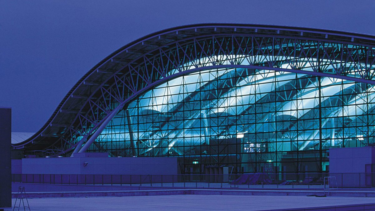 AirportTidings's tweet photo. The gates are housed within the tapering wings of the glider supported by a couple of inclined columns, with the roofs following an almost imperceptible curve, just sufficient to ensure the control tower’s lateral line of vision. #RPBW https://t.co/OhTWIYBZ7E