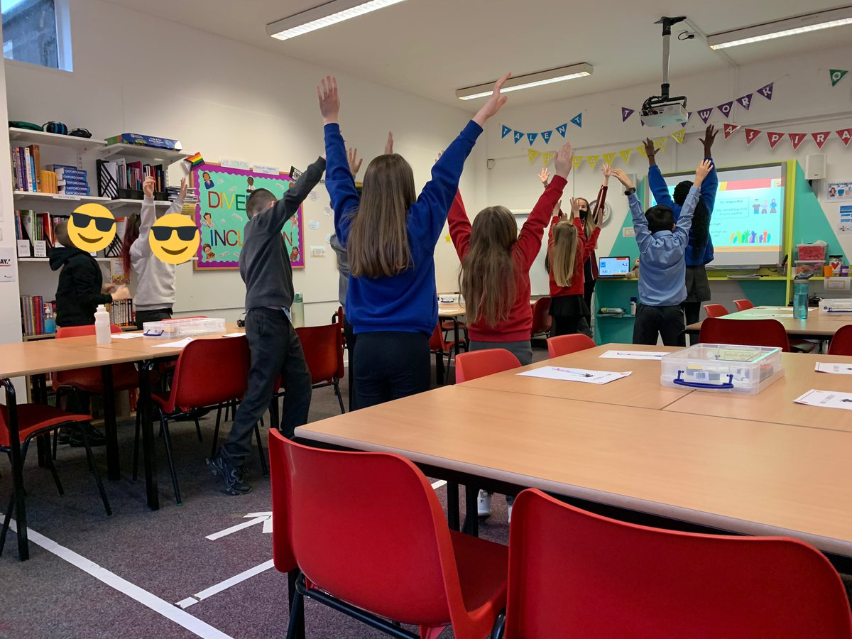 MissMuir8's tweet photo. Primary 5 were working hard with @IntoUniversity learning all about university and lots of interesting options for our futures!📈👨🏼‍🏫 @stmarysmaryhill https://t.co/NQ19kBeWGB