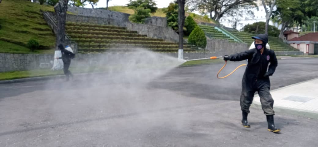 PCCAPITAL's tweet photo. 🟧🟦 #PcCapital apoyando el #Combate contra la #Covid19 en todas las instancias, reforzando la #PrevencionEfectiva en esta oportunidad desplegandonos en las instalaciones del #PalacioDeMiraflores 🇻🇪 #VacunateContraLaCovid19 @nicolasmaduro https://t.co/gmvYsadB6d