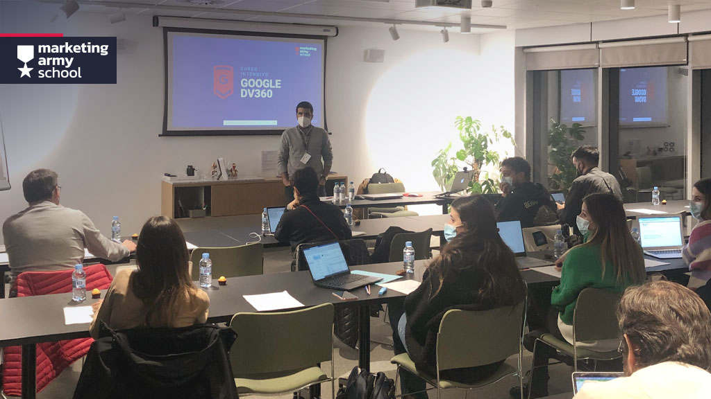 En #MarketingArmySchool ¡no paramos! 💪 Ayer se estrenaba en el Curso Intensivo #GoogleDV360 nuestro profesor <a href="/RaulVillalbaRey/">Raúl Villalba Rey</a> 👨‍🏫 Head of Programmatic en Accenture Marketing Operations y con ¡más de 6 años de experiencia en el sector!

Seguimos con nuestra 2ª semana ¡en #MAS! 📚