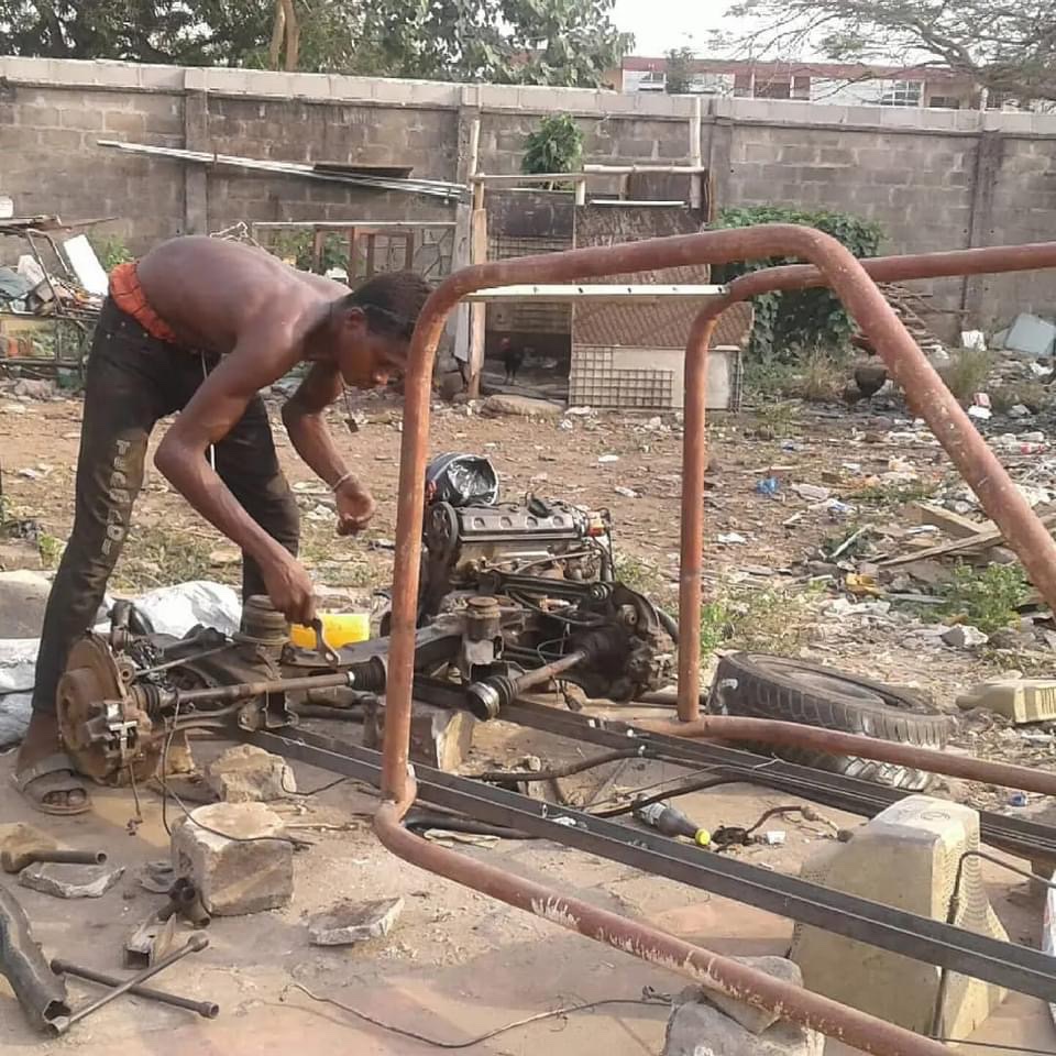NigeriaStories's tweet photo. 21-year-old Nigerian, Amalu Chikamso builds sports car using waste materials from a dustbin despite having no University education.

Chikamso says he's interested in going to school not to get a certificate but for more knowledge in mechanical engineering.

A king 👑 https://t.co/QekO1eXHGK