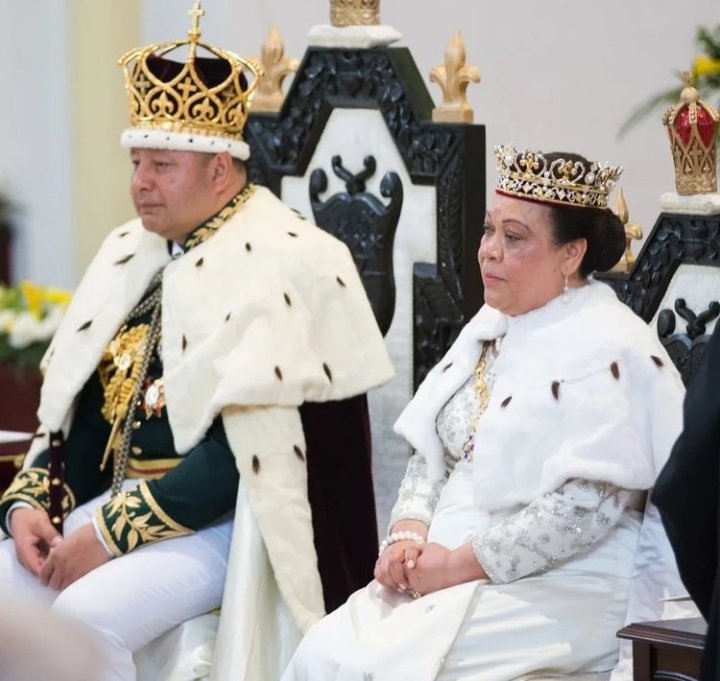 #tongatsunami König von Tonga. Jeder, der Geld hat, ist ein Sultan, jeder ist ein König...Ich schätze, GOTT hat dir keinen Verstand gegeben...#İstanbuldaKar #erdoganistifa #AKParti #SarlatanlarTiyatrosu #Bitcoin #Binance #England #Vaticano
