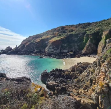 Did you know, Guernsey almost has one beach for every square mile, each one beautiful and special. Discover rocky coves in the south, long sandy beaches on the west coast and horseshoe bays in the north.