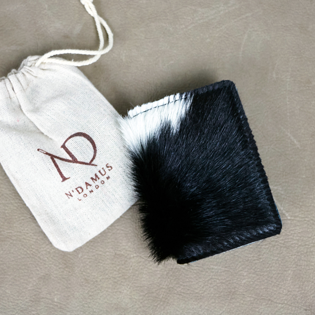 The unique style of our N'Damus London Bishopsgate Onyx Ivory. Full grain leather with black &amp; white cow hair-on-hide. ow.ly/YzH130s8qXf 
-
-
-
-
#ndamuslondon #ndamusbishopsgate #blackandwhite #cowhide #leathergoods #cardwallet #handmade #madeinlondon