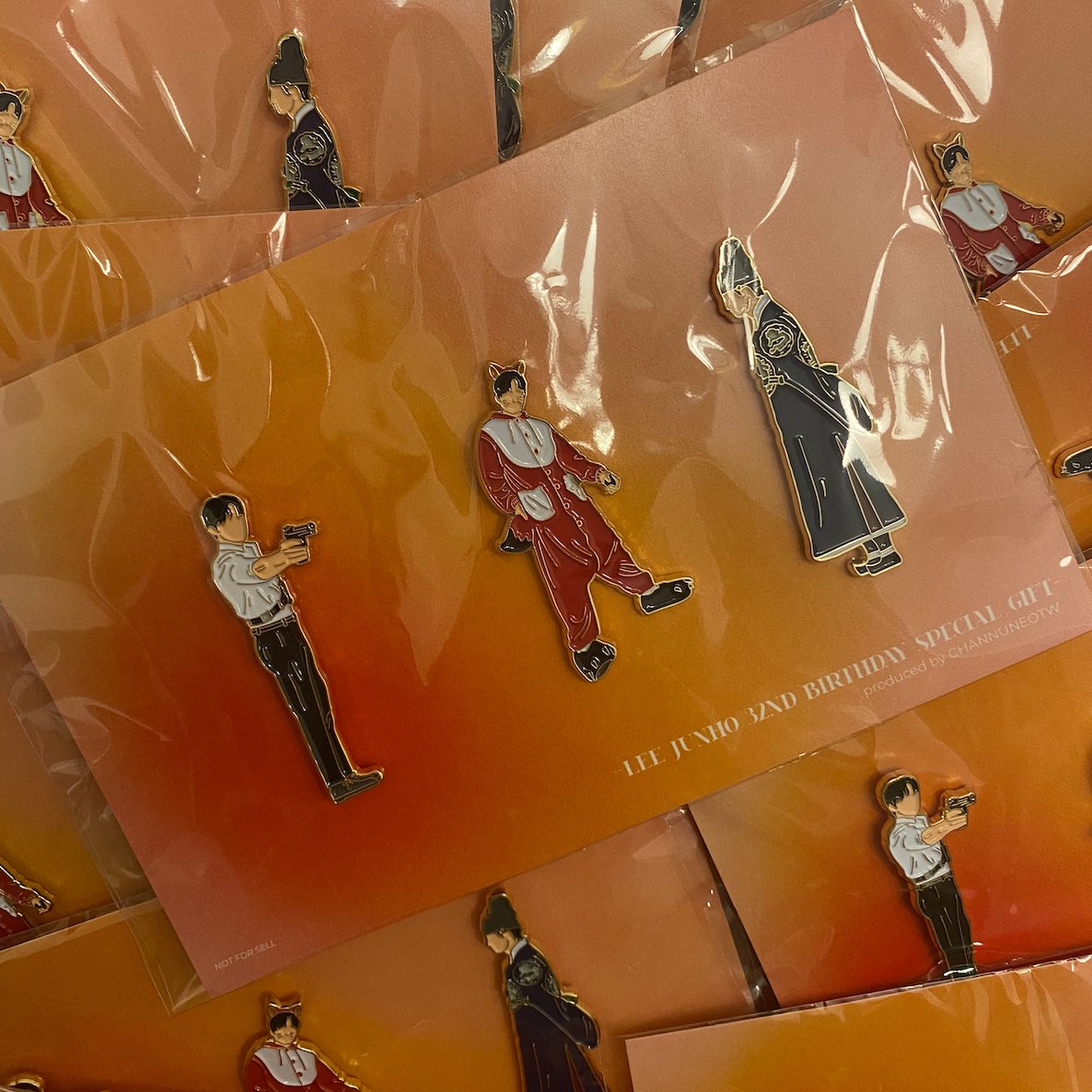 channuneotw's tweet photo. 𝐒𝐔𝐍𝐒𝐇𝐈𝐍𝐄 &amp; 𝐌𝐎𝐎𝐍𝐋𝐈𝐆𝐇𝐓💛抽獎活動💛

獎品: 𝟎𝟏𝟐𝟓限定禮物 俊昊金屬徽章組 10份

活動期間: 1/25 20:00～1/26 20:00
活動辦法:
- 追蹤 @channuneotw
- 使用QT轉發此推文並寫上對俊昊的生日祝福
- 記得加上標籤
#따뜻한준호의계절_생일축하해
#HOT_JUNHO_DAY

#준호 #JUNHO #俊昊 https://t.co/oTut8t5Z3A