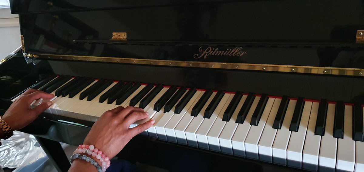 SozyToditsara's tweet photo. Piano lesson was harder today.must not be distracted and keep focus on the play.fingers were well warmed up😉.Couldn't perform my play perfectly but still very content .Yeeeeehaaaah!
#piano #constantlearner https://t.co/k2ot5S1OB6