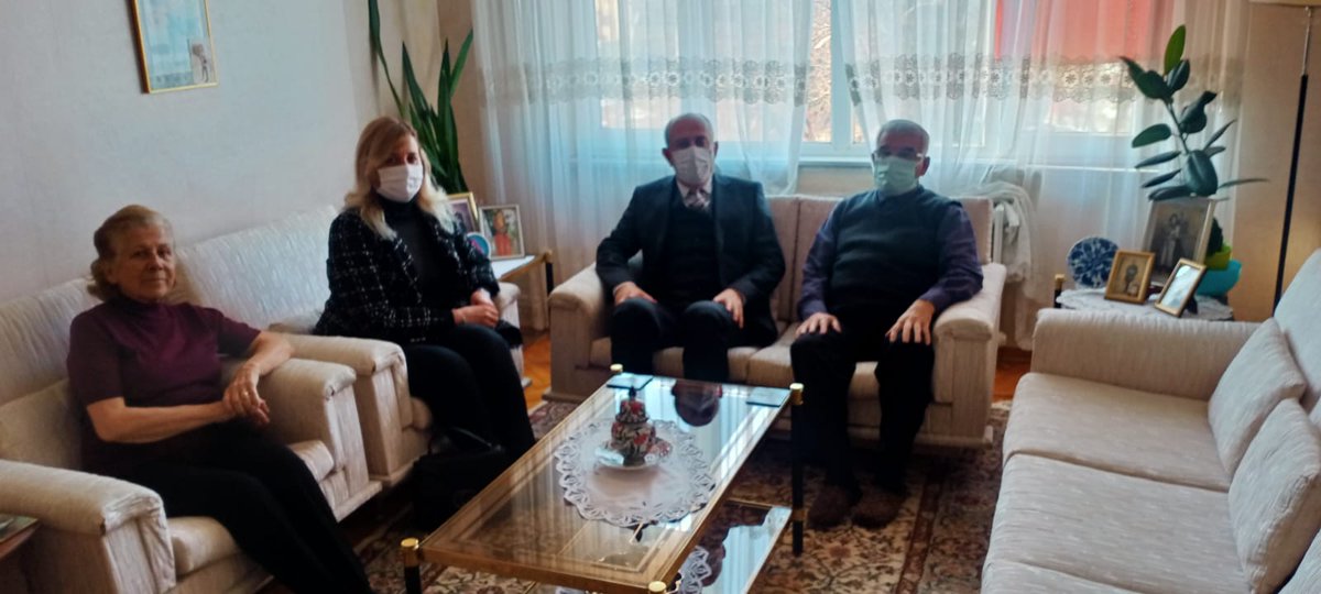 KsnKaymakamligi's tweet photo. İlçe Kaymakamımız Cemalettin YILMAZ ve Sosyal Hizmet Merkezi Müdürü Nergis MUSTAFAPAŞA ile birlikte Şehit Binbaşı Mehmet KORKMAZ'ın kızı Yurdanur GÜLERER ve Şehit Er Soner AYAZ'ın Annesi Cevriye, Babası İsmail AYAZ'ı ikametlerinde ziyaret etti. https://t.co/lbrHGm4iaa