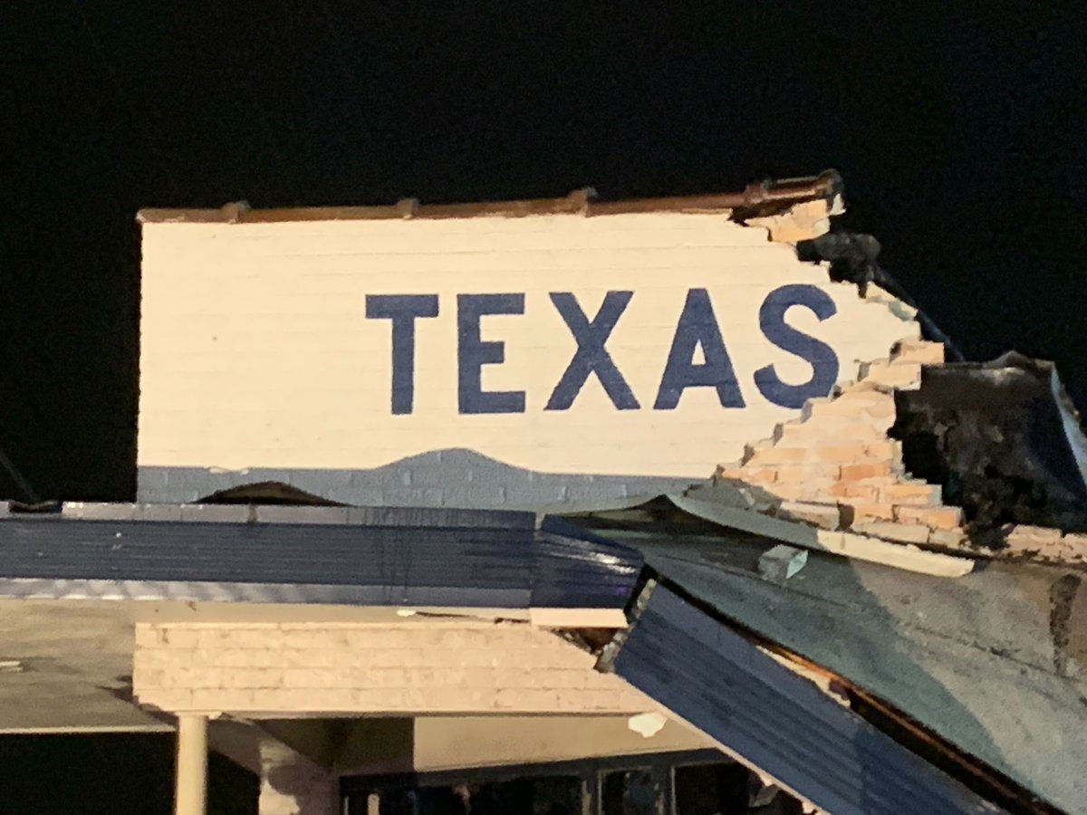 KXAN_News's tweet image. The Texas French Bread Bakery caught fire overnight and AFD said all the workers who were inside were able to get out unharmed. trib.al/PNXnbb1