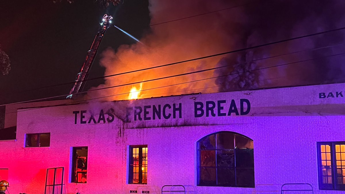 KXAN_News's tweet image. The Texas French Bread Bakery caught fire overnight and AFD said all the workers who were inside were able to get out unharmed. trib.al/PNXnbb1