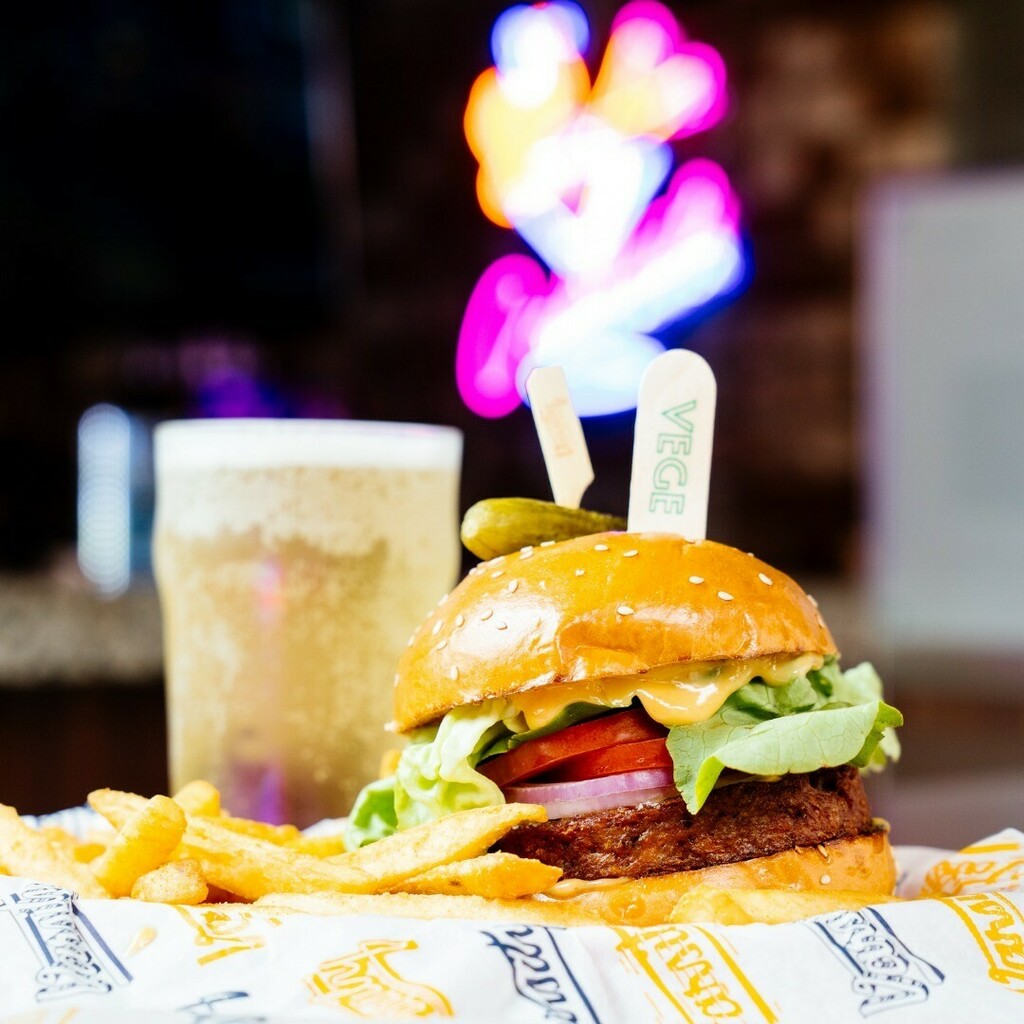 varsity_au's tweet photo. We’re loving all the feedback we’ve been getting on our Vegetarian and Vegan range and we thank everyone for supporting our new menu! Even if you’re a meat eater, the Vegan and Veggie Deluxe Burgers are an absolute slam. Definitely worth a try! 

#varsit… https://t.co/OlCG4z1XIw https://t.co/68YGGXmKLb