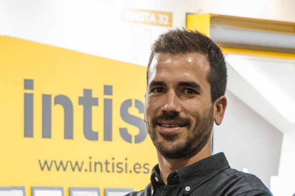 Cluster_Incendi's tweet photo. QUI ÉS QUI AL CLÚSIC?
Avui coneixem millor a Carlos Lopez, Chief Technology Officer (CTO) a @IntisiSL .
"el #CLUSIC és una aliança essencial per col·laborar amb diferents companyies del sector i professionalitzar el sector de la seguretat contra incendis"
https://t.co/UA6xc4qziR https://t.co/inzPtR31HH