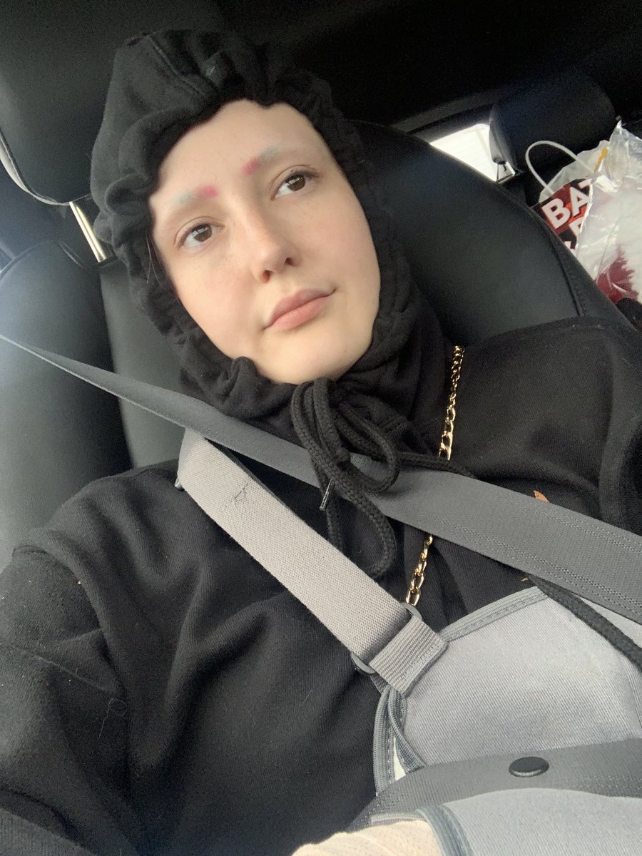 shiny4days_yo's tweet photo. Shoulder is fucked goes to the hospital due to extreme pain wanted it to get reevaluated had a panic attack got told I was med seeking (even tho I refused meds) then offered Xanax because I was panicking because last time I was in a hospital I almost died MINT https://t.co/lYcCQkddYg