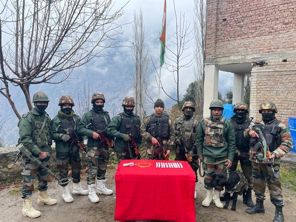 ANI's tweet photo. A joint team of Indian Army &amp; J&amp;K Police recovered approximately 1.3 kg of commercial-grade explosives in general area Nagar Nala Dul in Kishtwar on January 24. The recovery included 11 sticks of commercial-grade explosives, one detonator &amp; detonating wire: White Knight Corps https://t.co/rI3oj5wkgc