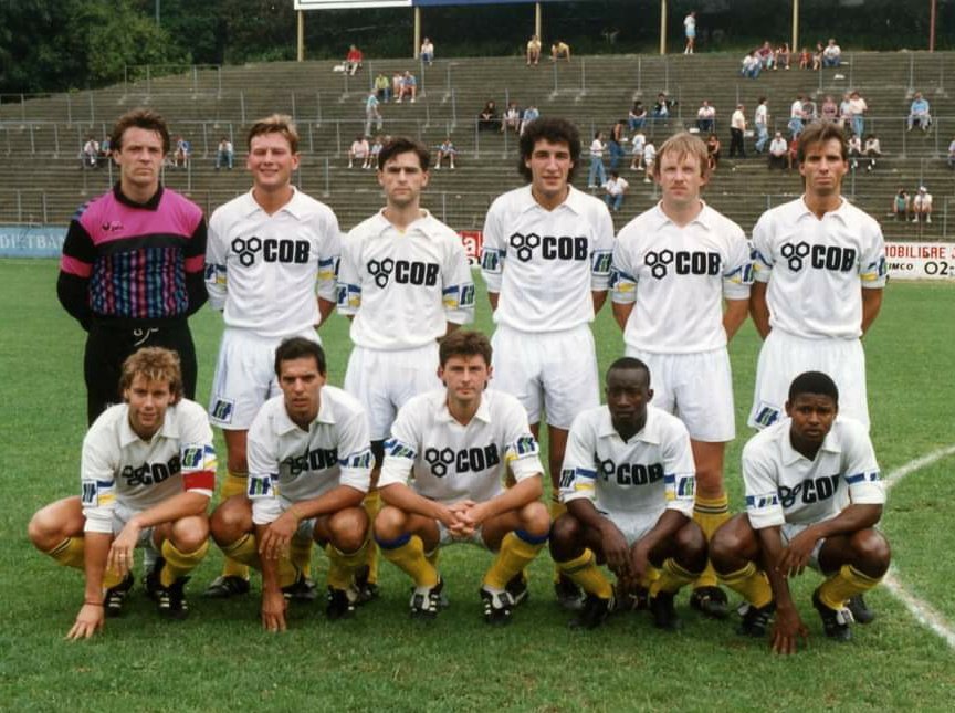 Union1897's tweet photo. l'équipe de l'Union en match de préparation de la saison 1990-1991. En haut de gauche à droite : Marti, Thibaut, Savoldi, EL Khaoui, Van Beginne, De Waele. En bas : Ost, Sanchez, Voets, Koulibaly, Boyota.
#unionsghistory #union1897 https://t.co/jPdhlaWGo5