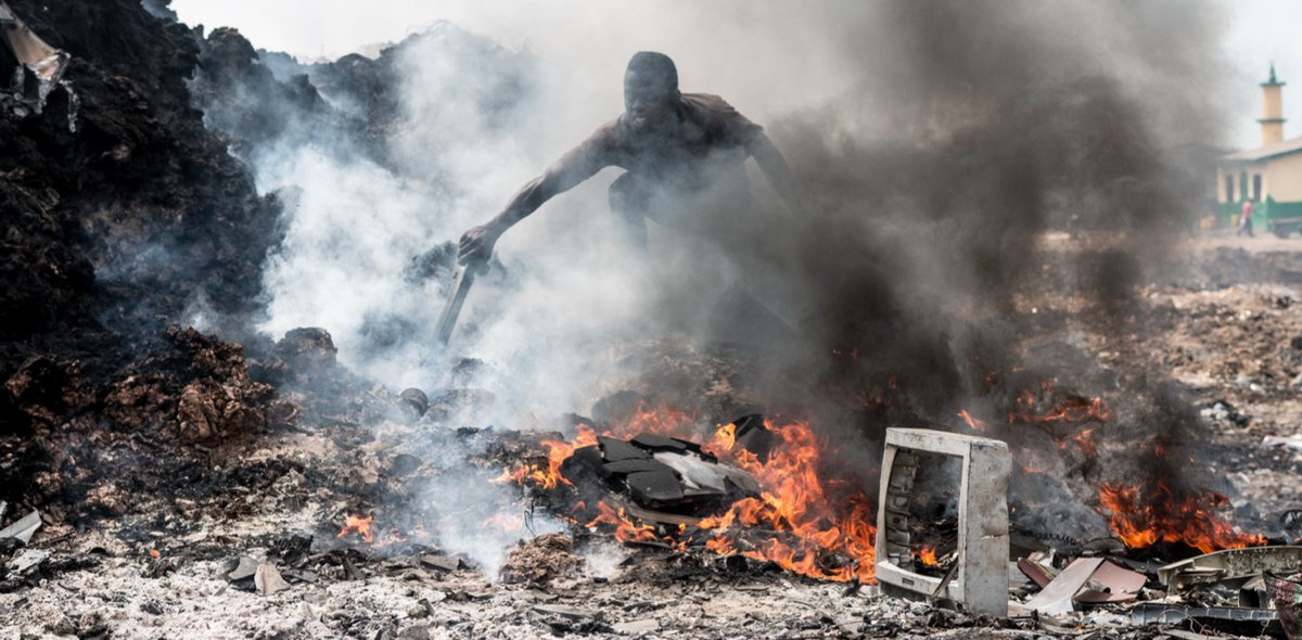 ilTascabile's tweet photo. Viviamo nel Wasteocene, l'era degli scarti: lo storico dell’ambiente Marco Armiero propone un nuovo sguardo sulla crisi socio-ecologica. https://t.co/AKE3gb3Y23 https://t.co/0vizhYw8OM