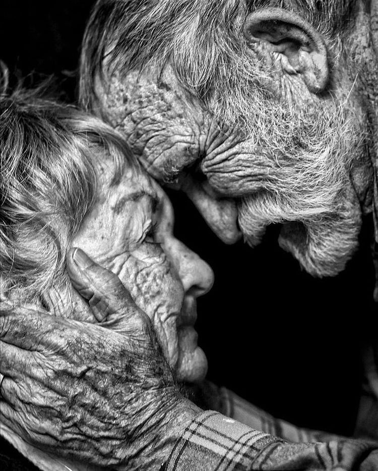 Портреты пожилых людей. Старик черно-белая. An old man противоположность. Красивые фото старых людей. Иллюстрированный английский лимерик.