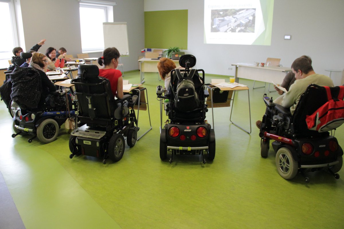 Středisko integrace má za úkol navnímat potřeby OZP zaměstnanců, ať už se jedná například o vhodný výběr pracovní pozice, přizpůsobení pracovního prostředí, či úvazku. Mimo jiné pomáhá v sebeobsluze, oblasti osobního rozvoje nebo vzdělávání a poskytuje i psychosociální podporu.