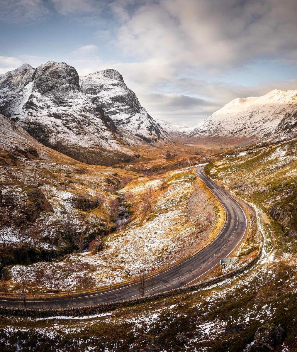... "My heart's in the #Highlands, wherever I go" - Robert Burns 💙 Lets raise a glass to the bard this #BurnsNight, Slàinte Mhath! 🥃

📍 #Glencoe, Highlands 📷 IG/markmccollphotography #RespectProtectEnjoy