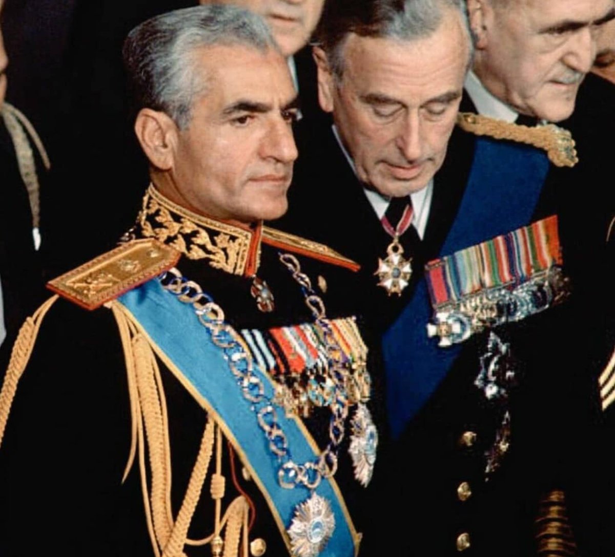 Шах мохаммед реза пехлеви. Шах ирана пехлеви. Шах резапи холиви жена. Шаха ирана мохаммеда резы пехлеви. Реза шах пехлеви.