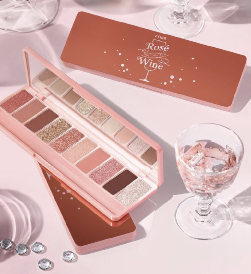 summerme_shop's tweet photo. #พร้อมส่ง 
🍷Etude Play Color Eyes Rosé Wine
🌹480.-
📬35/55
#HowtoPerfact #howtobeauty #ไว้ขายของห้ามรีวิวโว้ยย #ripไอดอ #คสอเกาหลี  #พื้นที่ขายของ #เครื่องสำอางเกาหลี https://t.co/zUkJuImQEt