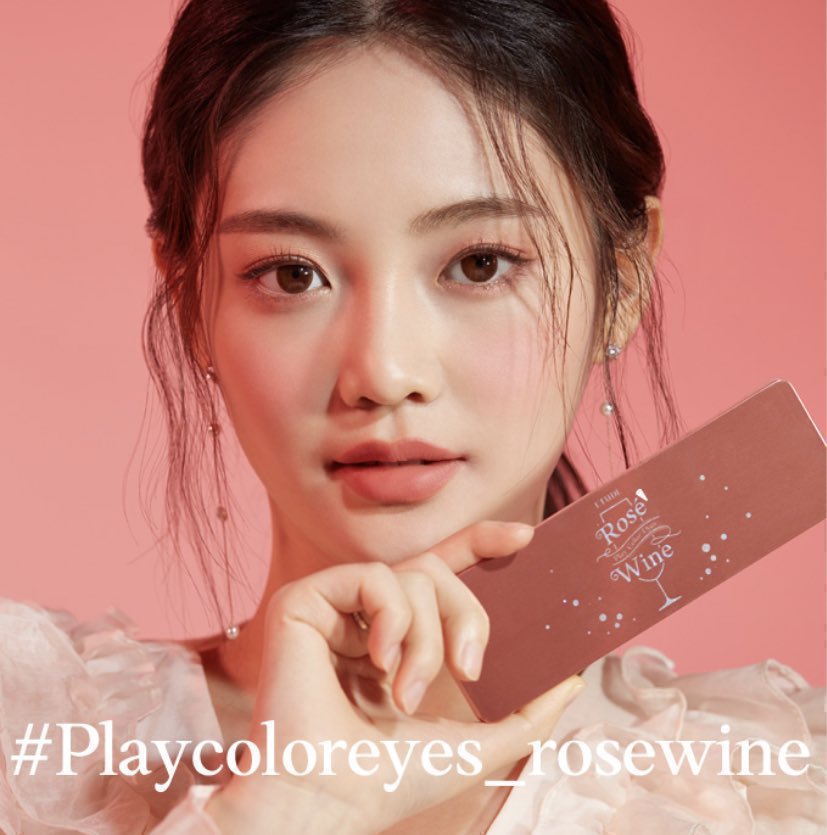 summerme_shop's tweet photo. #พร้อมส่ง 
🍷Etude Play Color Eyes Rosé Wine
🌹480.-
📬35/55
#HowtoPerfact #howtobeauty #ไว้ขายของห้ามรีวิวโว้ยย #ripไอดอ #คสอเกาหลี  #พื้นที่ขายของ #เครื่องสำอางเกาหลี https://t.co/zUkJuImQEt