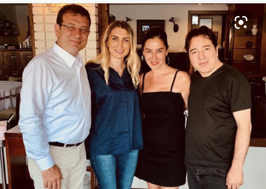 Belediye başkanımız <a href="/ekrem_imamoglu/">Ekrem İmamoğlu</a> nun dün gece bir restoranda görüldüğü yanlış haberdir. İşin gerçeği şudur; bu 4 kişi dün bütün gece diskoda çılgınlar gibi dansetmiş, ve içmiş eğlenmiştir.
Fotoğrafı çeken kişi de Devlet Bahçelidir!
Salvador Dali’nin de selamları var!
🚀🚀🚀