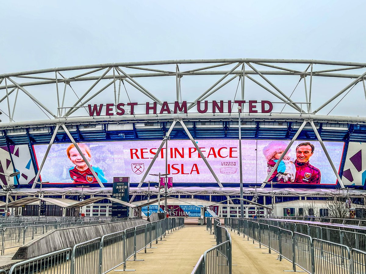 WestHamAtHome's tweet image. Touch of class from @LondonStadium &amp;amp; @WestHam #RIPIslaCaton