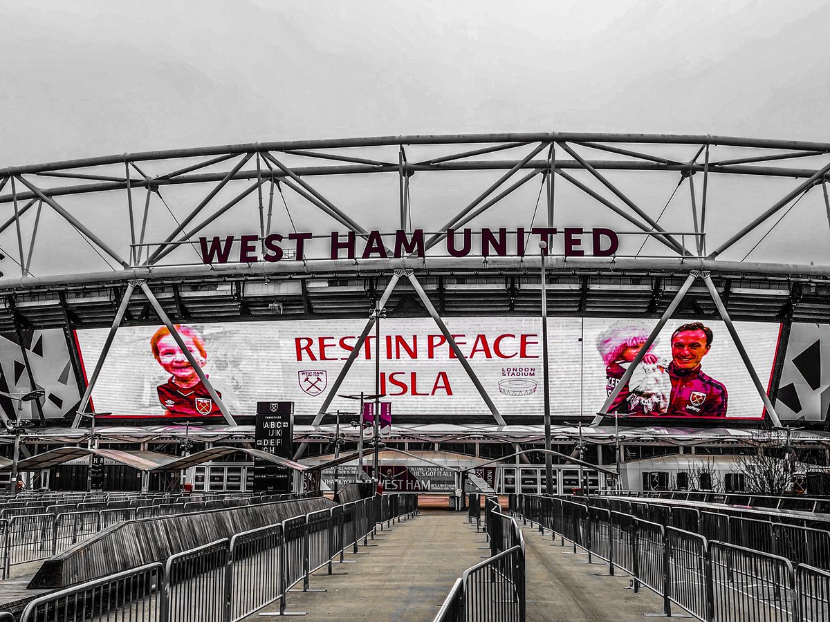 WestHamAtHome's tweet image. Touch of class from @LondonStadium &amp;amp; @WestHam #RIPIslaCaton