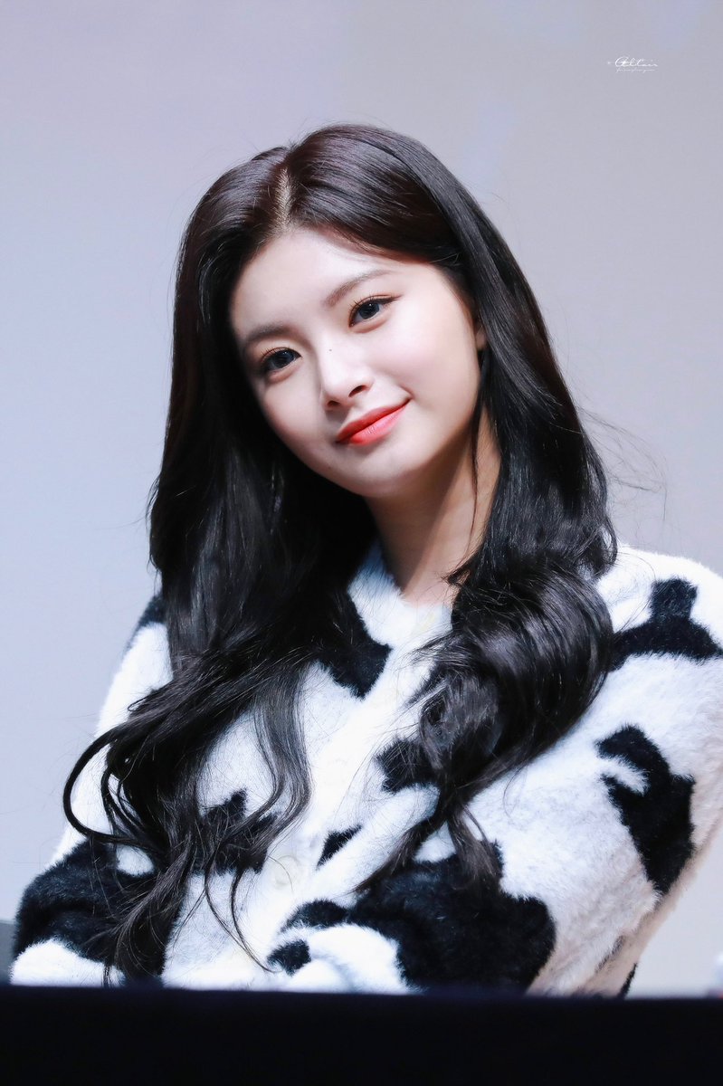Altair1229's tweet image. 220115 팬싸 

#이런 #왕이런 #王怡人 #YIREN
#EVERGLOW #에버글로우
