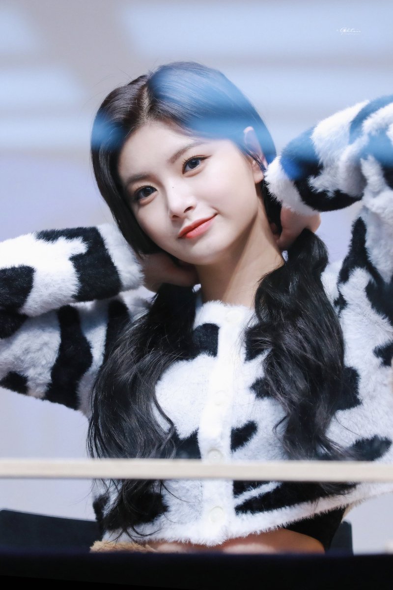 Altair1229's tweet image. 220115 팬싸 

#이런 #왕이런 #王怡人 #YIREN
#EVERGLOW #에버글로우