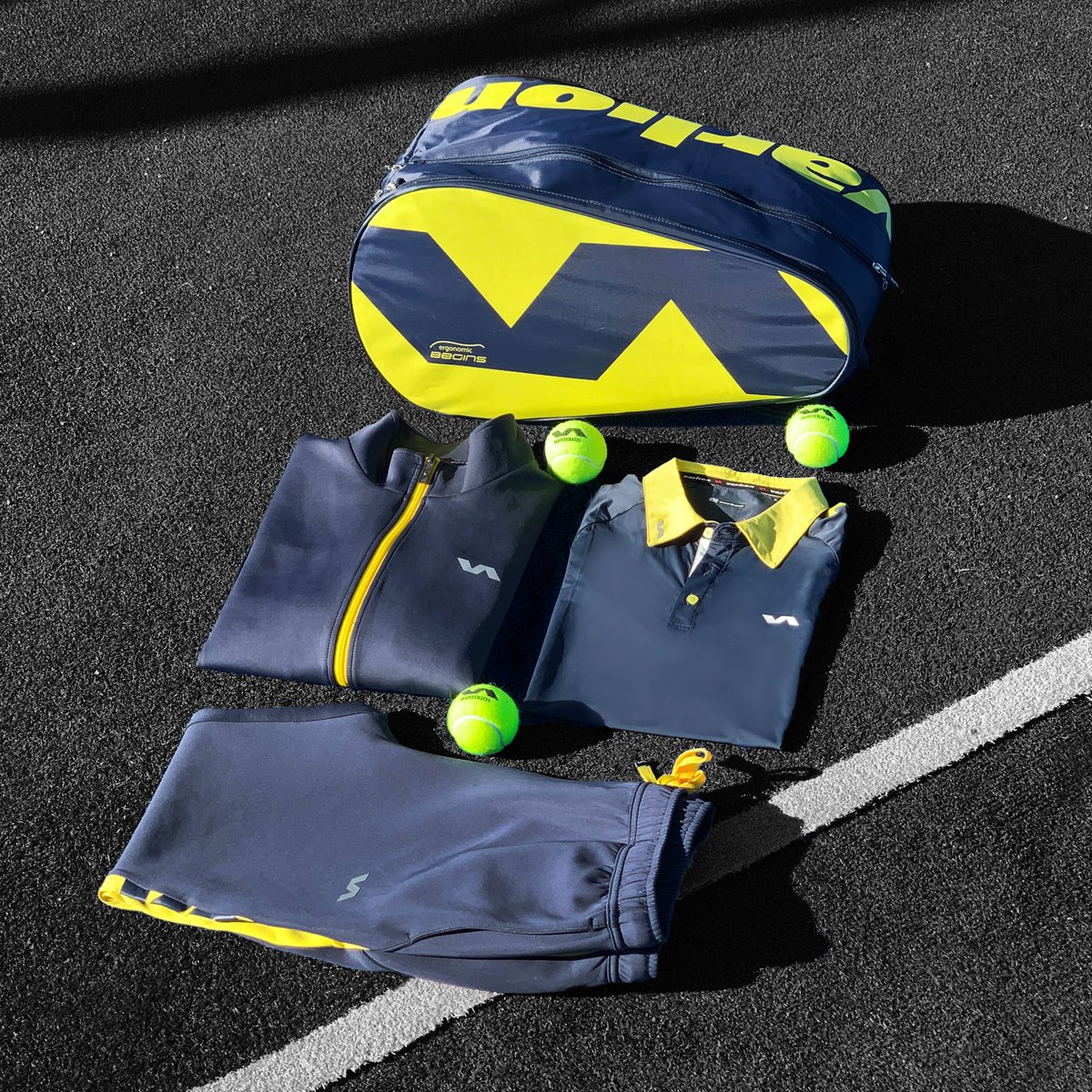VARLIONBRAND's tweet photo. 🔥 ¡Házte con tu equipación completa!
🎨 Contamos con variedad de colores para que encuentres tu conjunto perfecto.
👕 Polo #OriginalPro
+
🧥 Chaqueta #OriginalPro
+
👖 Pantalón #OriginalPro
+
🎾 Paletero #ErgonomicBegins
👇¡Forma tu propia equipación!
https://t.co/RJV6CLw781 https://t.co/5wyQffMkIp